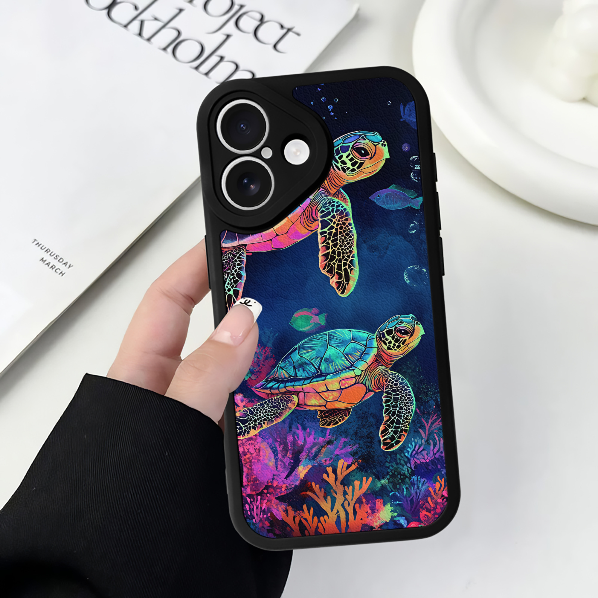 （画像用） ミッキーマウス Mickey Mouse 【iPhone 16シリーズ対応】シリコンスマホケース（レザー調） 材質：シリコン